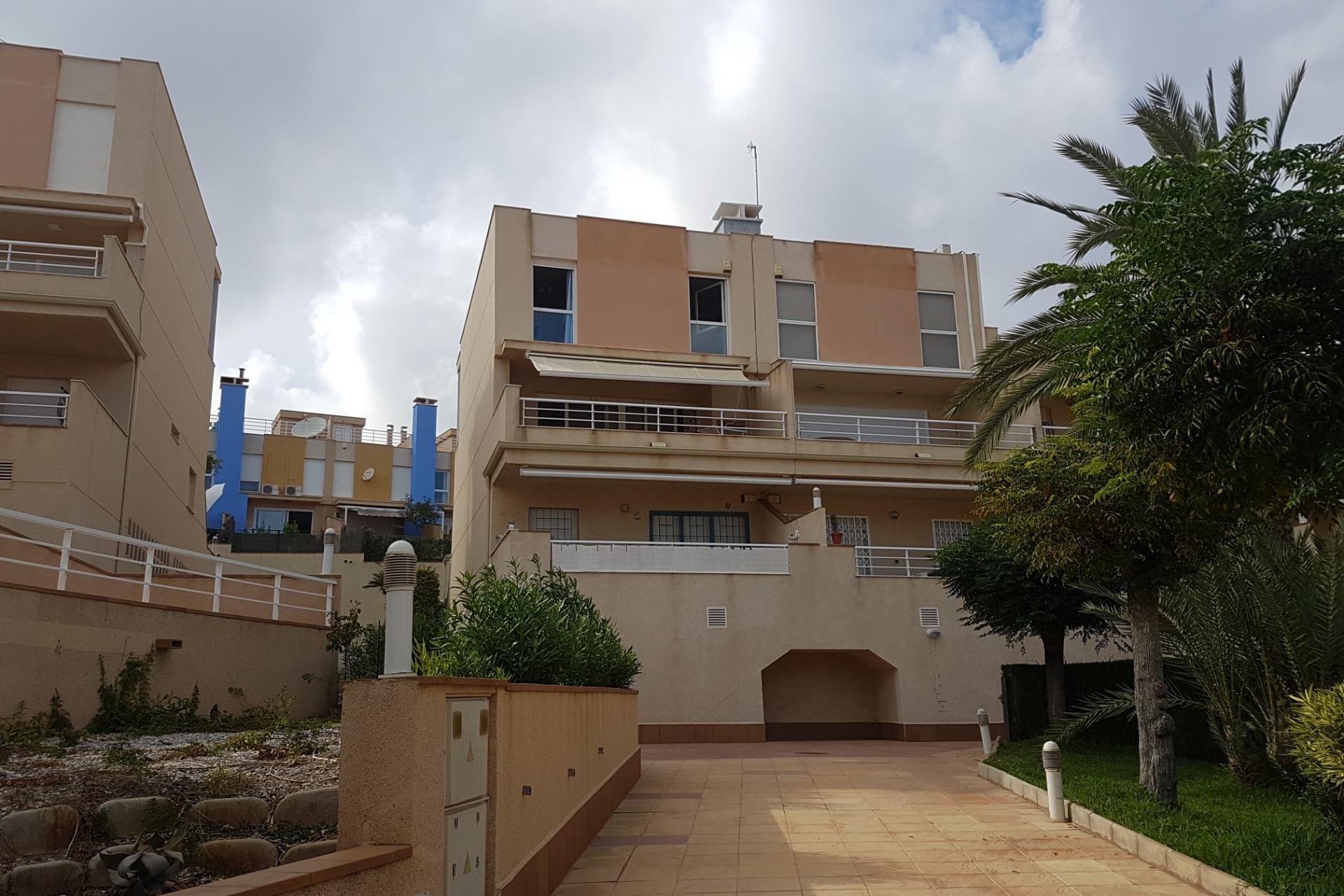 Alquiler a largo plazo - Casa Tipo Dúplex - Orihuela Costa - Campoamor