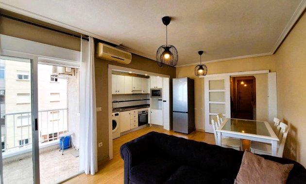 Apartamento / piso - Alquiler - Torrevieja - Playa de los Locos
