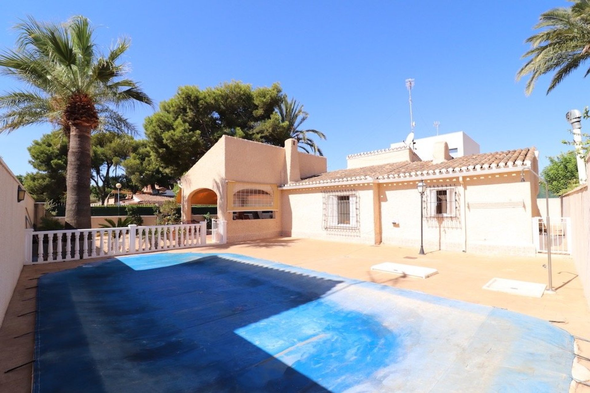 Herverkoop - Chalet - Orihuela Costa - Punta Prima