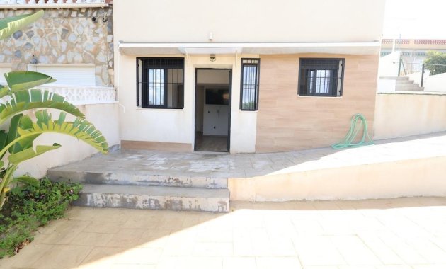 Mieszkanie w bloku - Wynajem długoterminowy - Torrevieja - Los balcones
