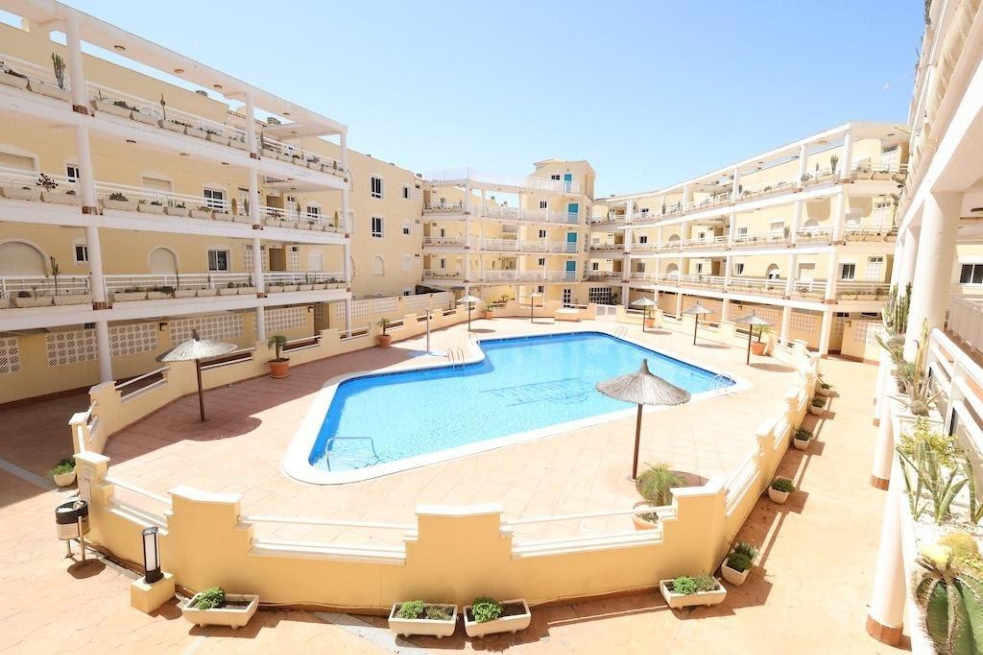 Resale - Apartment  - Orihuela Costa - Campoamor