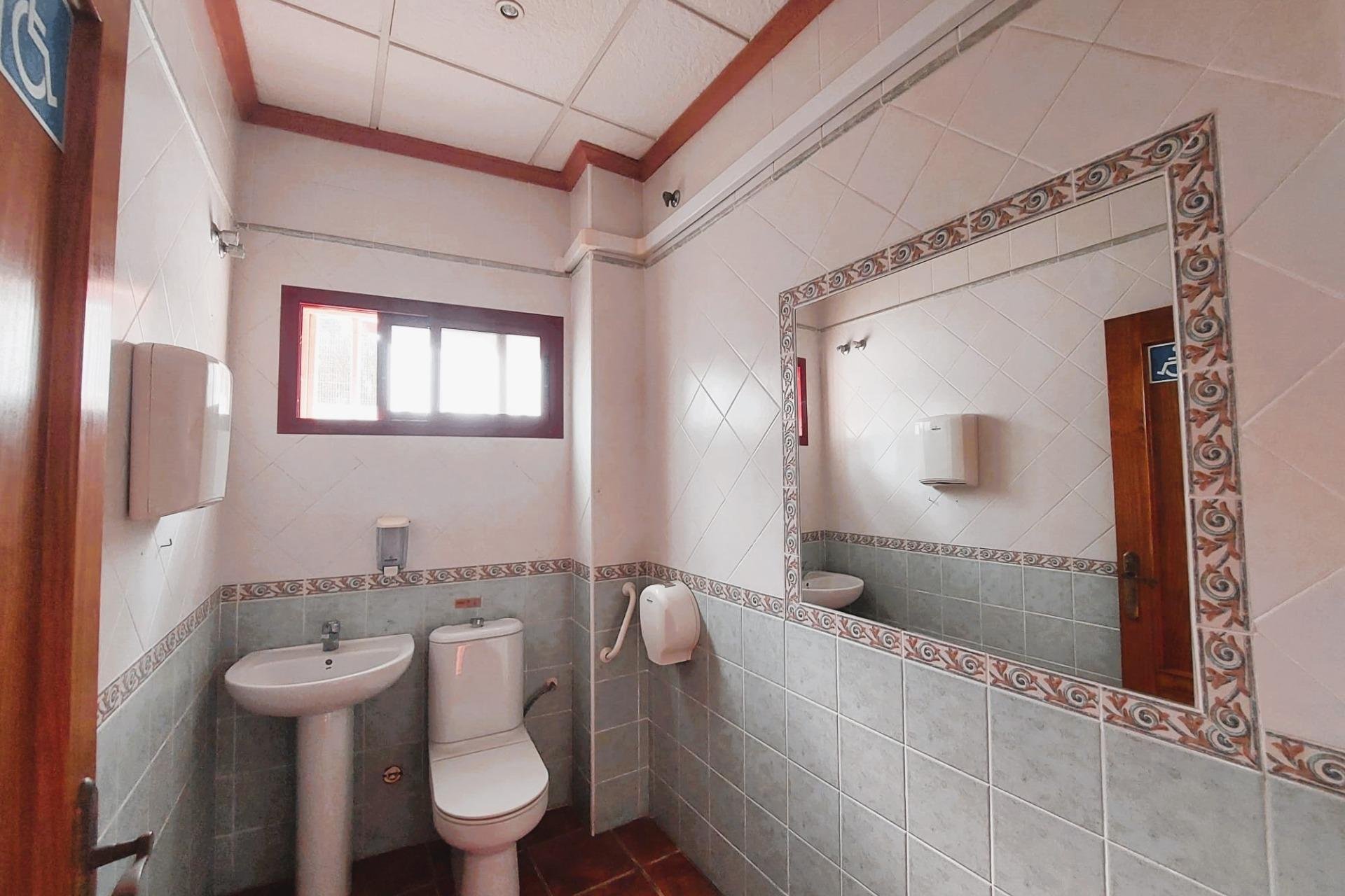 Resale - Commercial Premises - Torrevieja - Los balcones