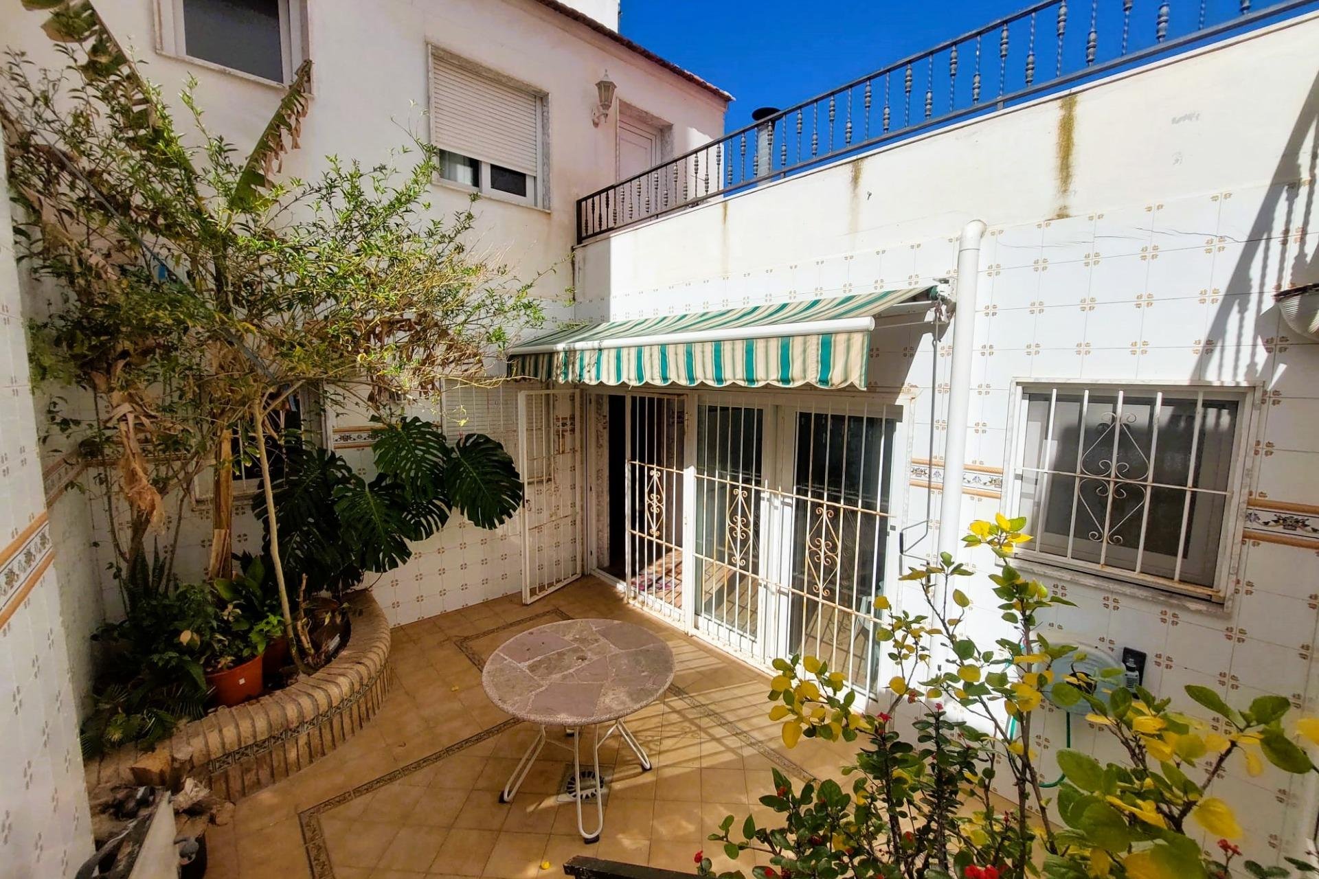Resale - House - Torrevieja - Centro