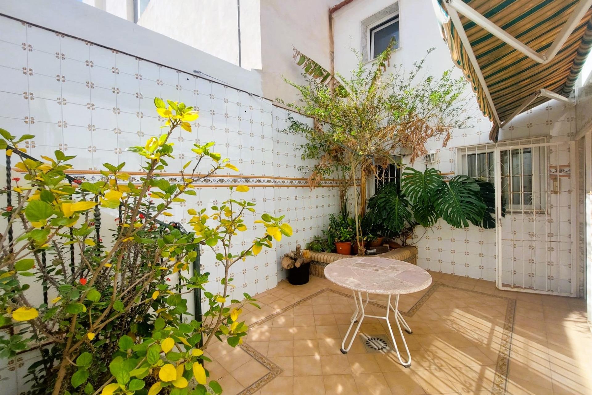 Resale - House - Torrevieja - Centro