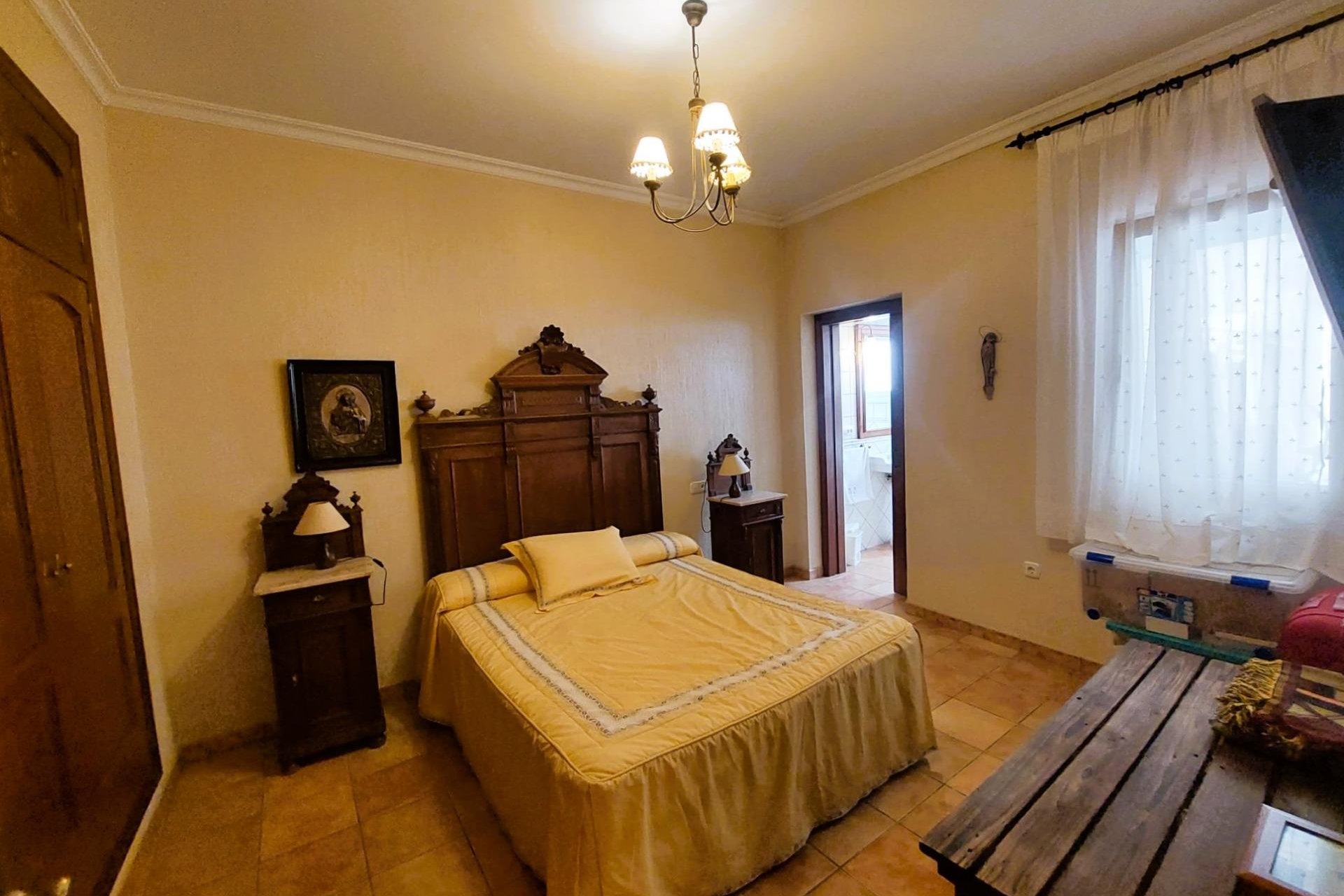 Resale - House - Torrevieja - Centro