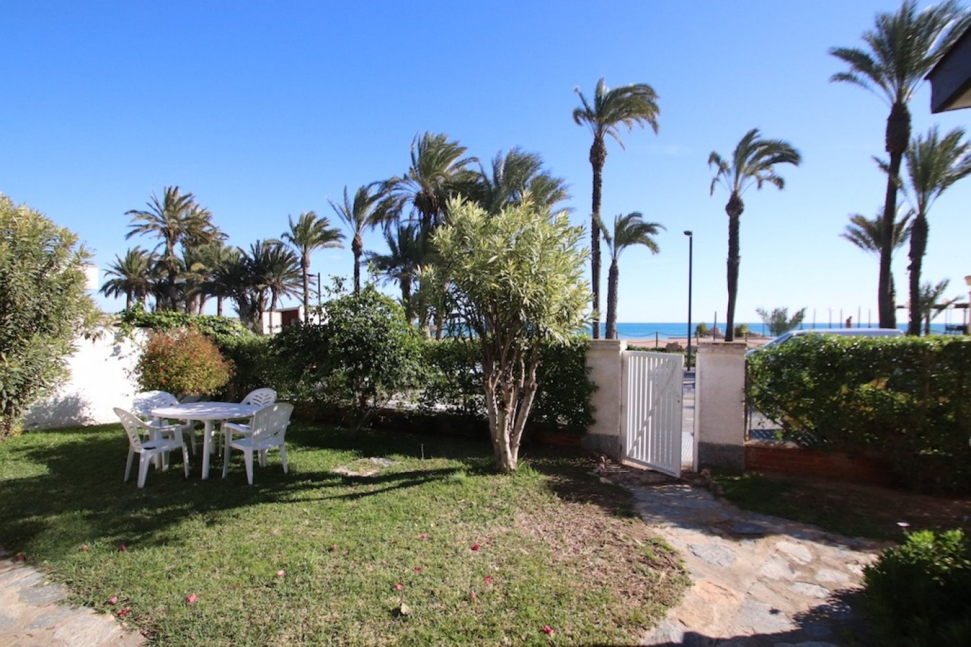 Wynajem długoterminowy - Chalet - Orihuela Costa - Campoamor