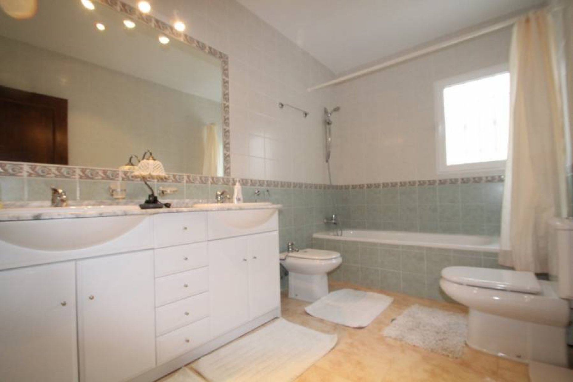 Wynajem długoterminowy - Chalet - Orihuela Costa - Campoamor