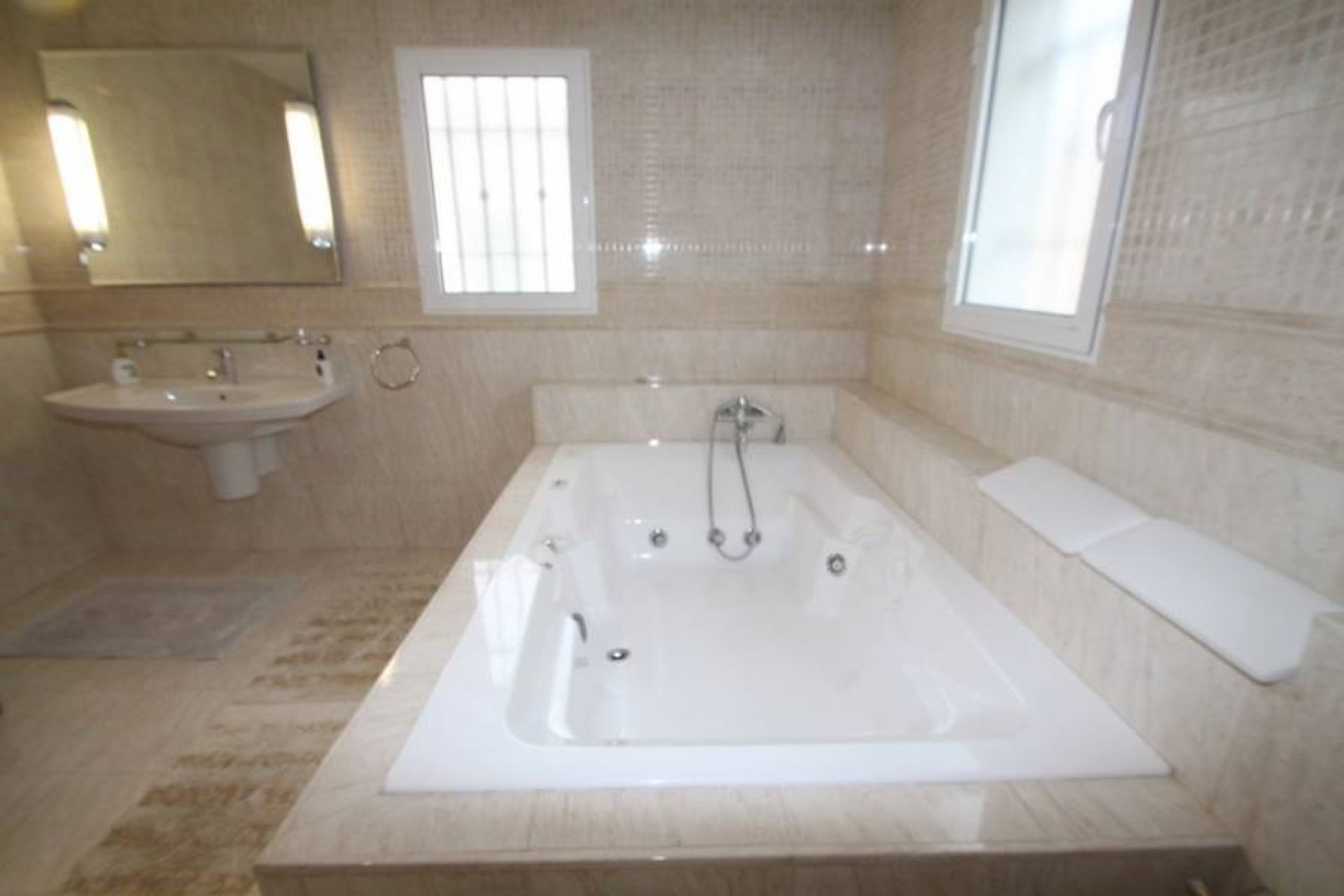 Wynajem długoterminowy - Chalet - Orihuela Costa - Campoamor