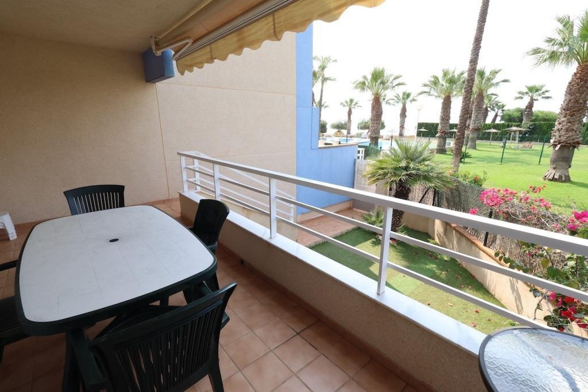 Wynajem długoterminowy - Mieszkanie w bloku - Orihuela Costa - Campoamor