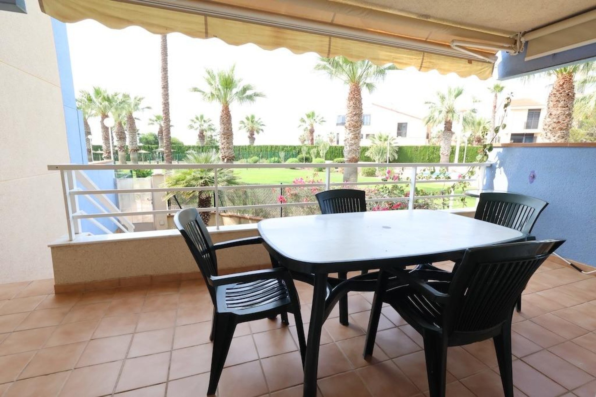 Wynajem długoterminowy - Mieszkanie w bloku - Orihuela Costa - Campoamor