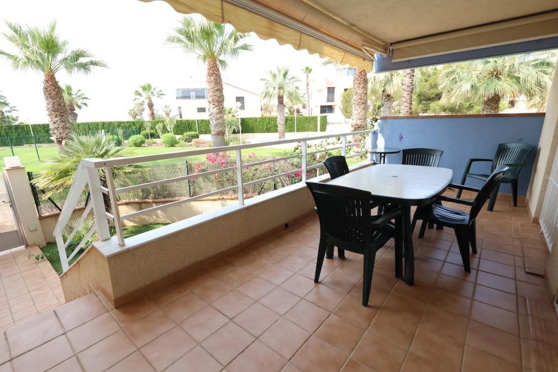 Wynajem długoterminowy - Mieszkanie w bloku - Orihuela Costa - Campoamor