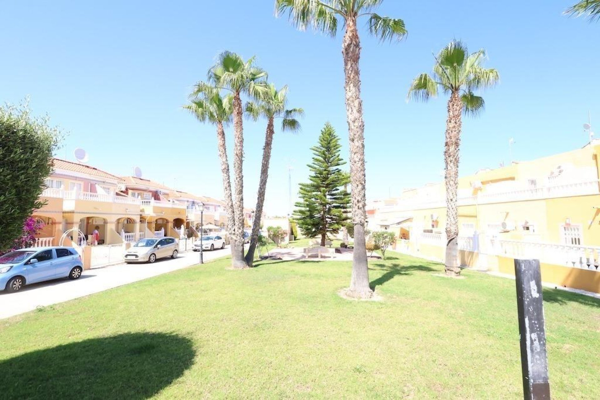 Wynajem długoterminowy - Mieszkanie w bloku - Orihuela Costa - La Regia