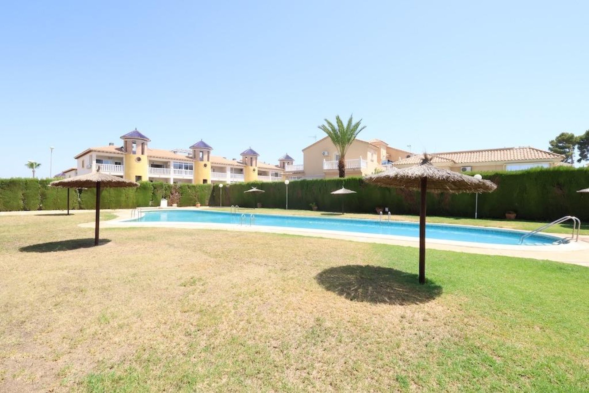 Wynajem długoterminowy - Mieszkanie w bloku - Orihuela Costa - Las Filipinas