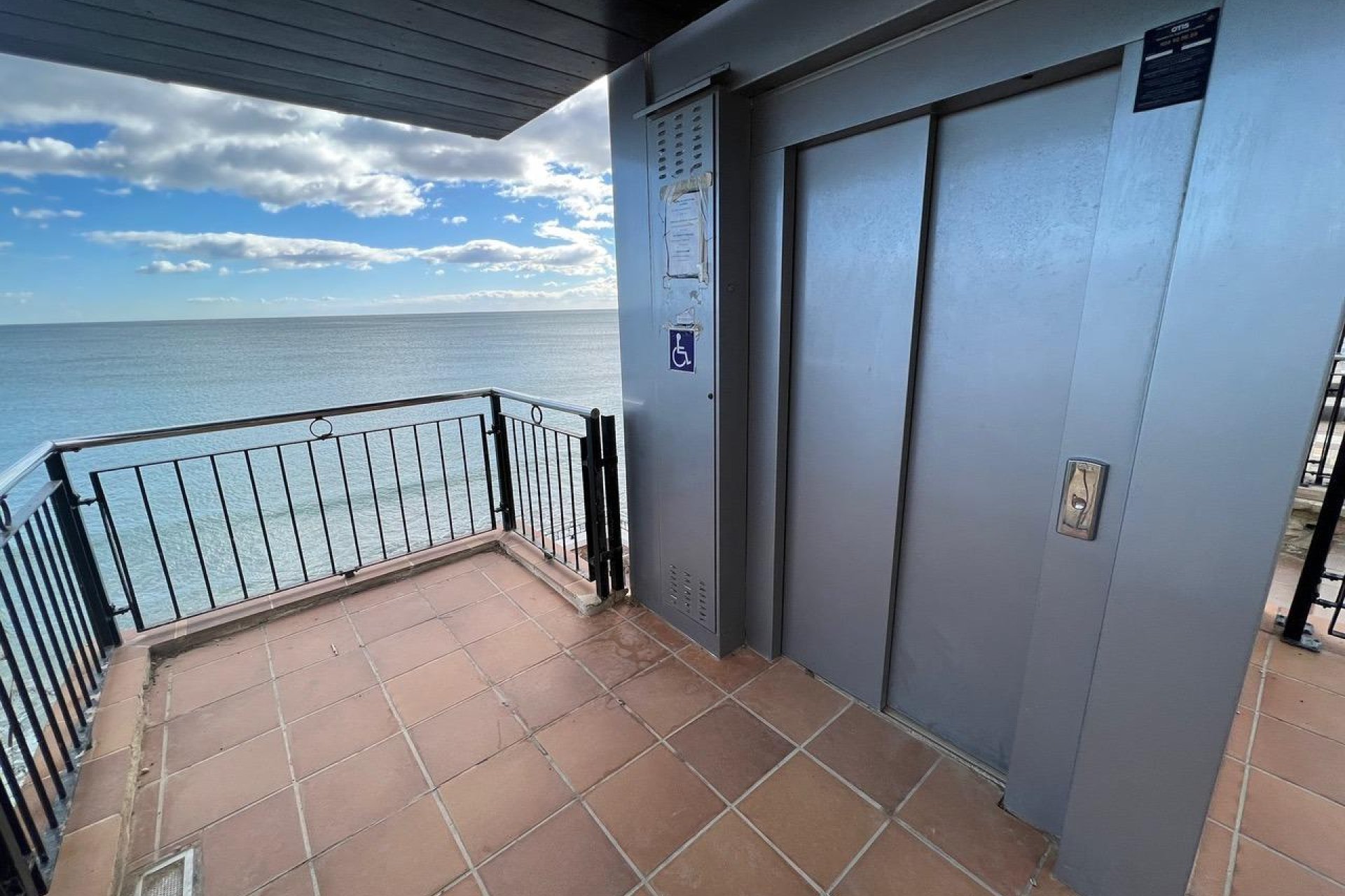 Wynajem długoterminowy - Mieszkanie w bloku - Orihuela Costa - Punta Prima