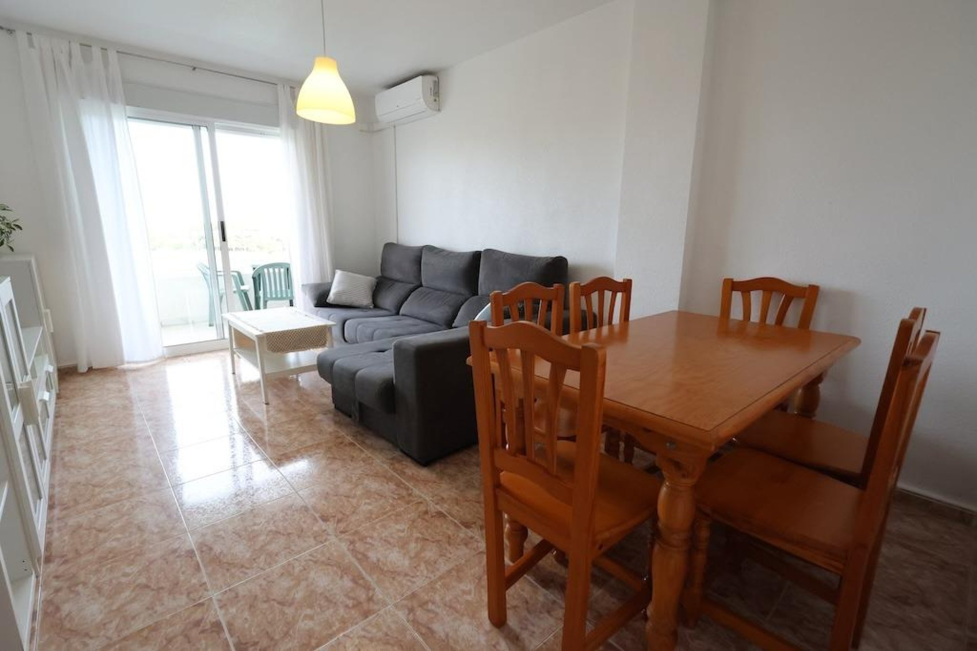 Wynajem długoterminowy - Mieszkanie w bloku - Torrevieja - Punta prima