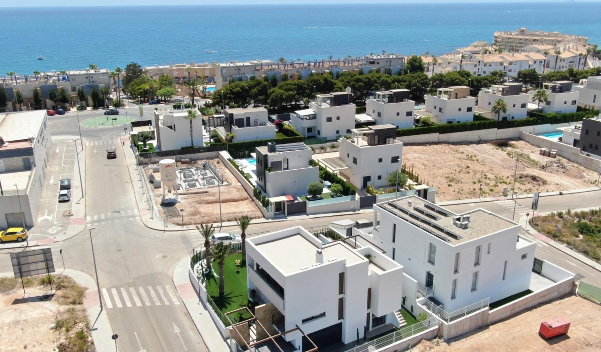 Obra nueva - Villa - Orihuela Costa - Campoamor