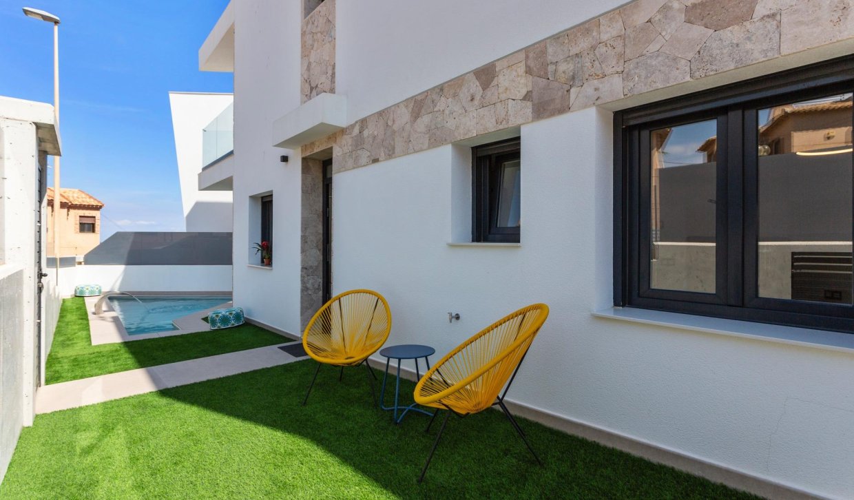 Obra nueva - Villa - Torrevieja - La Mata