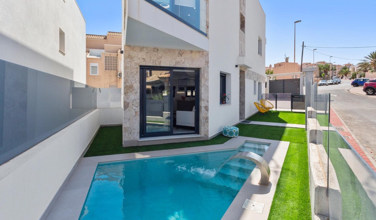 Obra nueva - Villa - Torrevieja - La Mata