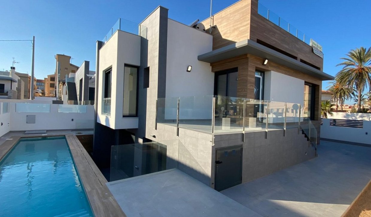 Obra nueva - Villa - Torrevieja - La Mata