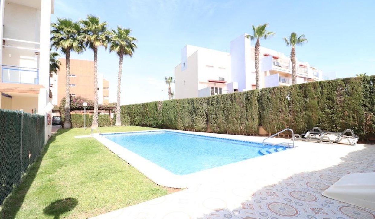 Alquiler a largo plazo - Apartamento - Orihuela Costa - La Regia