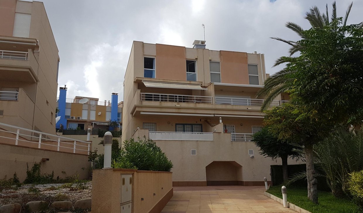 Alquiler a largo plazo - Casa Tipo Dúplex - Orihuela Costa - Campoamor