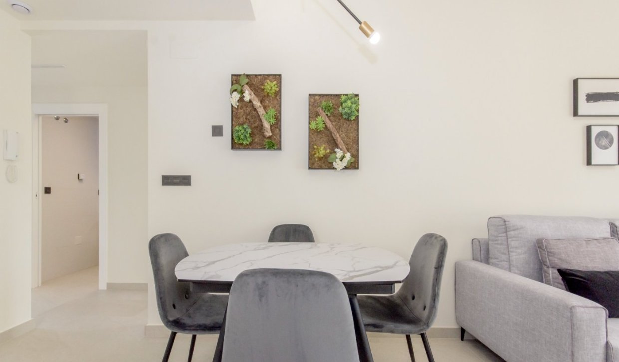 Obra nueva - Bungalow en la planta superior - Torrevieja - Los balcones