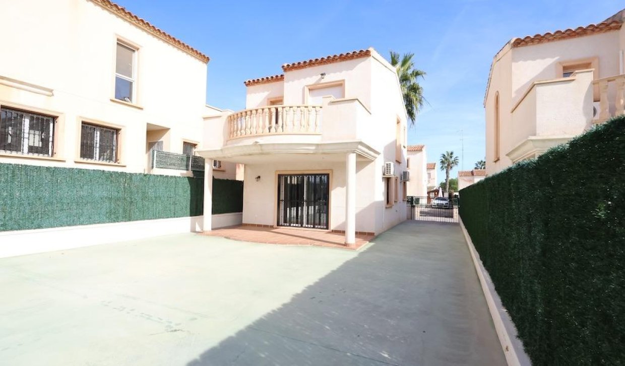 Alquiler - Chalet - Guardamar del Segura - Urb el raso