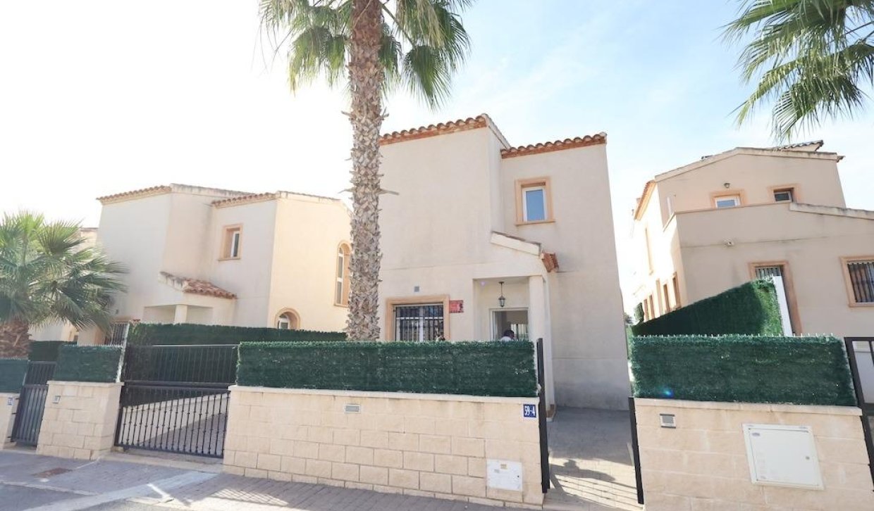 Alquiler - Chalet - Guardamar del Segura - Urb el raso