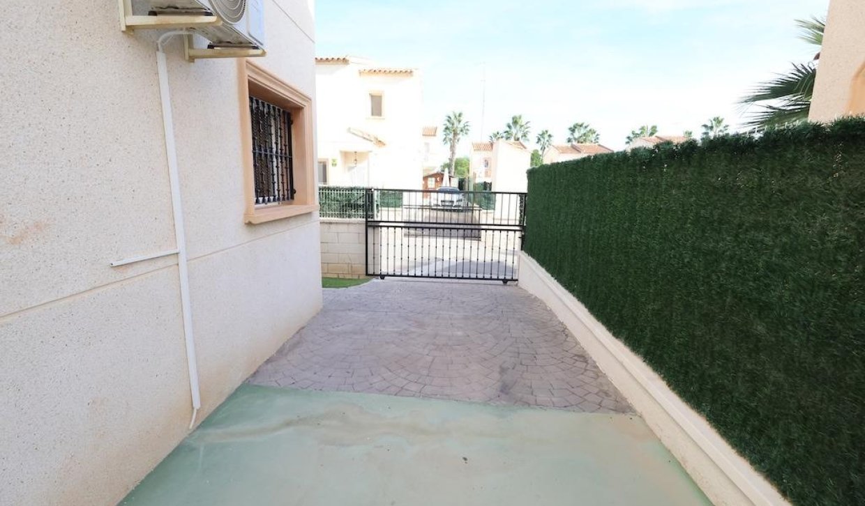 Alquiler - Chalet - Guardamar del Segura - Urb el raso