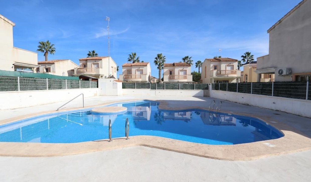 Alquiler - Chalet - Guardamar del Segura - Urb el raso