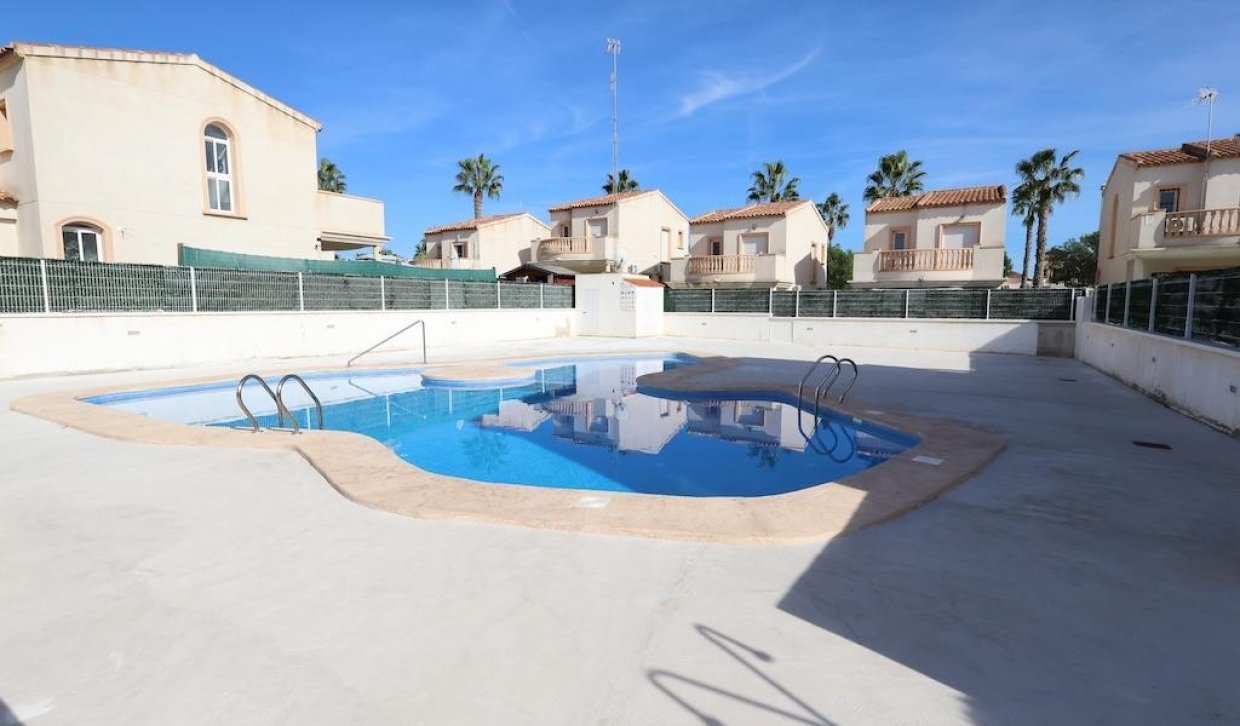 Alquiler - Chalet - Guardamar del Segura - Urb el raso