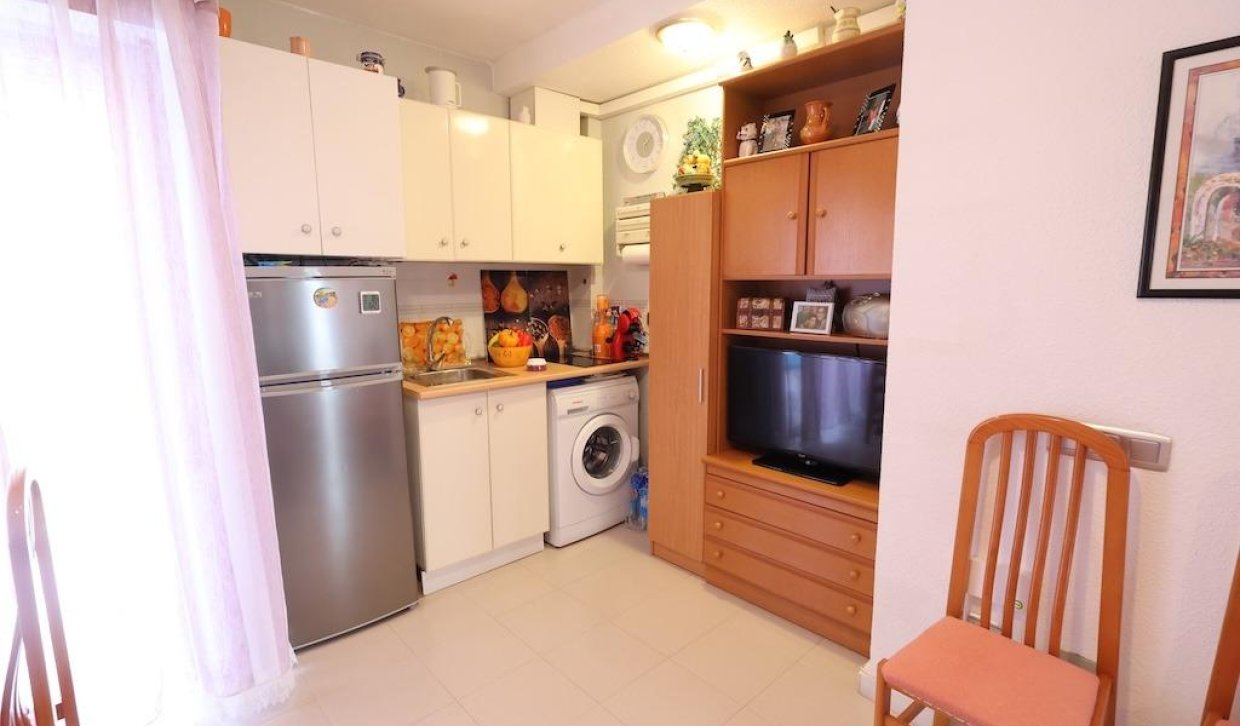 Resale - Apartment  - Torrevieja - La Mata pueblo