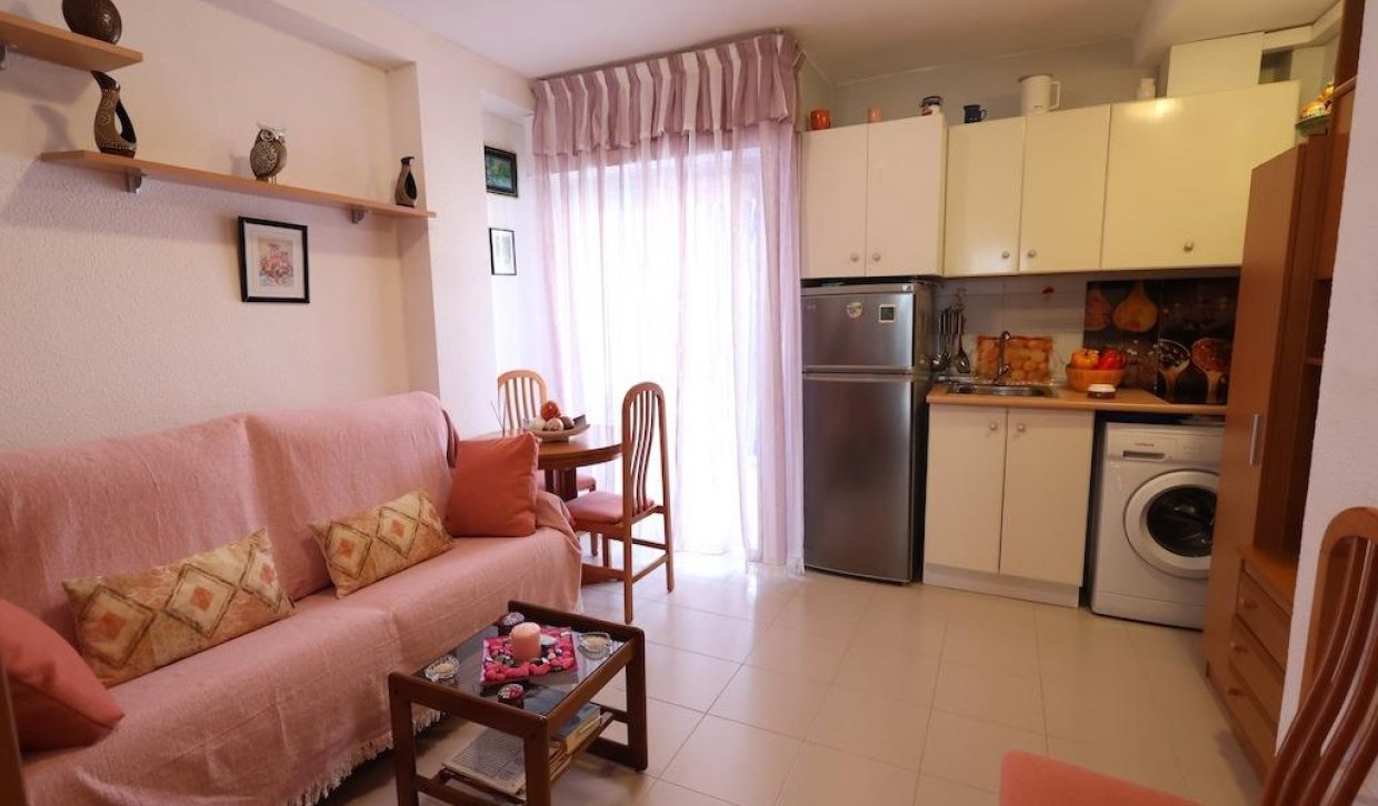 Resale - Apartment  - Torrevieja - La Mata pueblo
