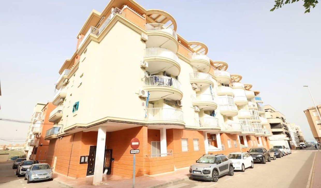 Resale - Apartment  - Torrevieja - La Mata pueblo