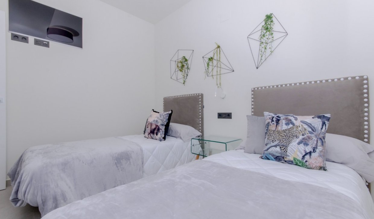 Obra nueva - Bungalow en la planta superior - Torrevieja - Los balcones