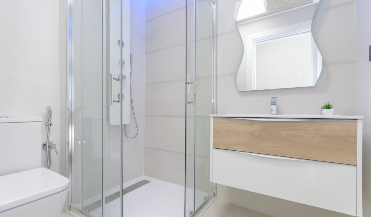 Obra nueva - Bungalow en la planta superior - Torrevieja - Los balcones