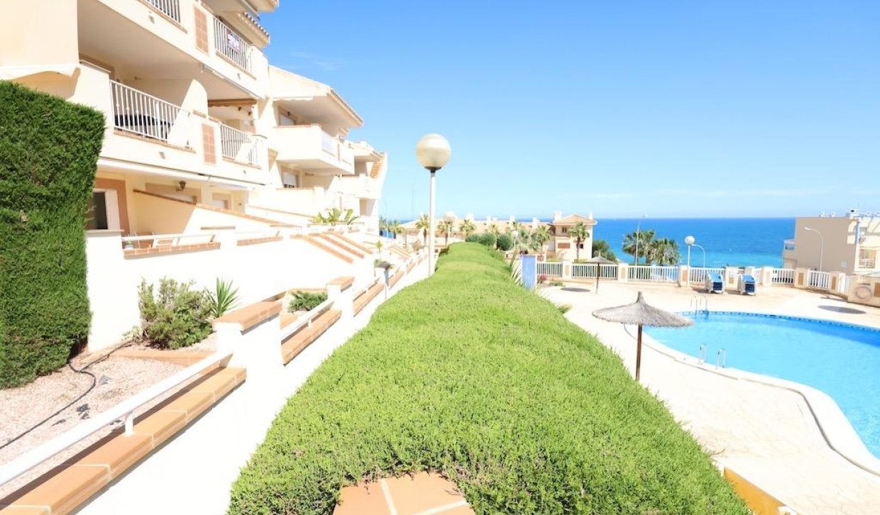 Resale - Apartment  - Orihuela Costa - Campoamor