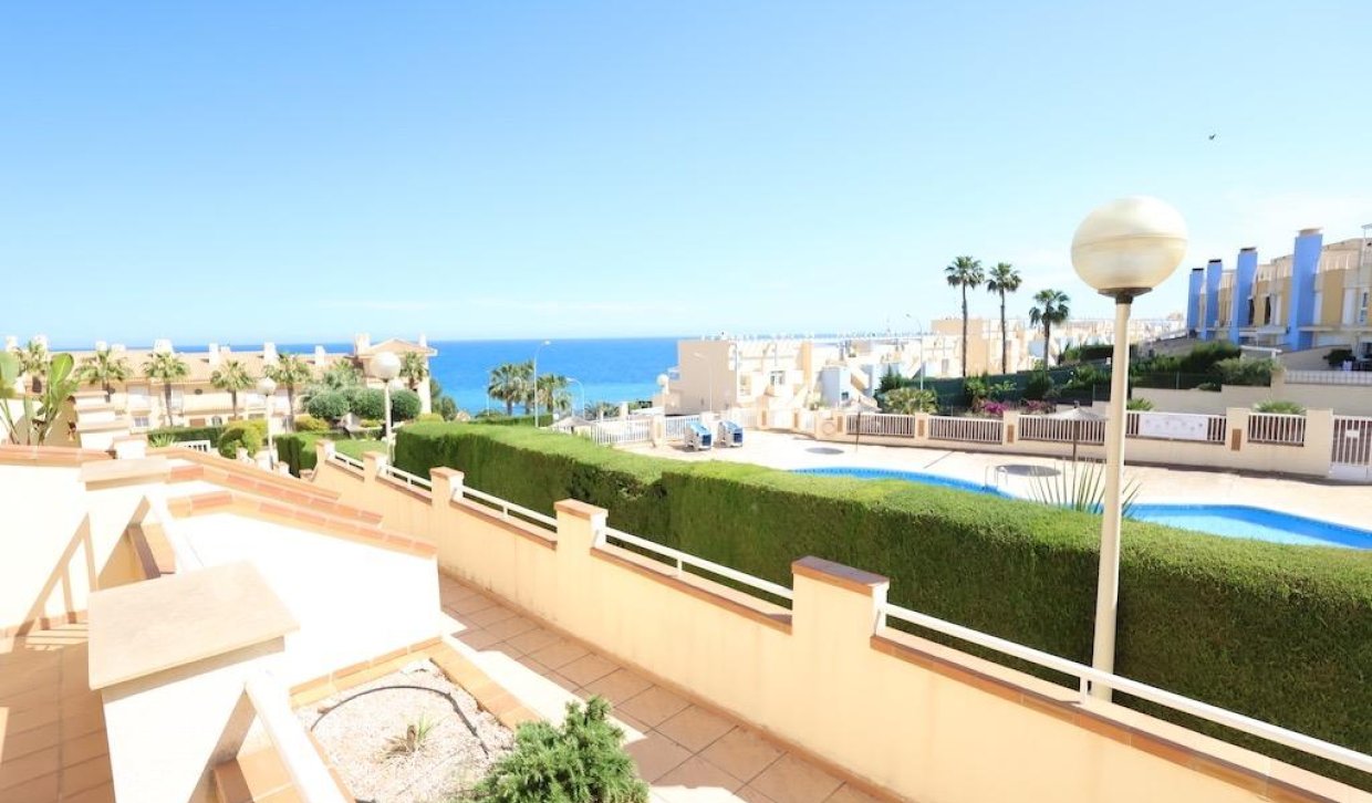 Resale - Apartment  - Orihuela Costa - Campoamor