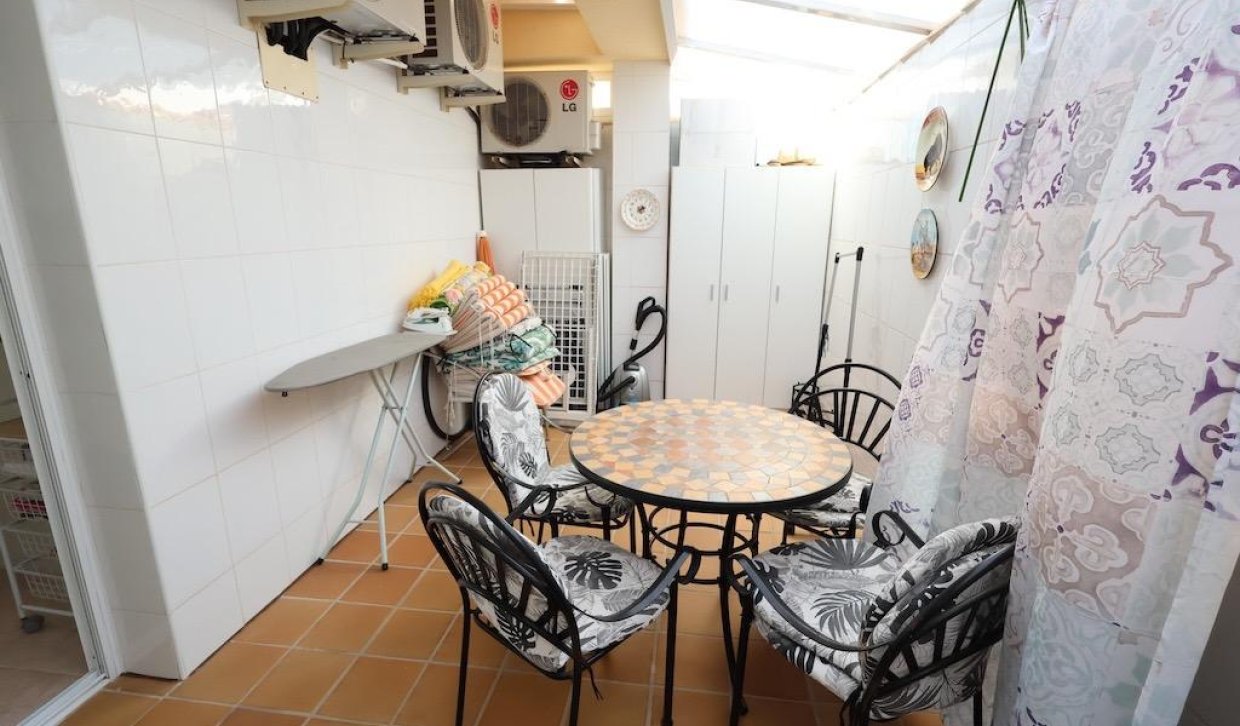 Resale - Apartment  - Orihuela Costa - Campoamor