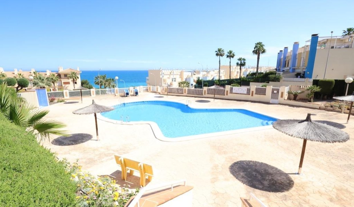 Resale - Apartment  - Orihuela Costa - Campoamor
