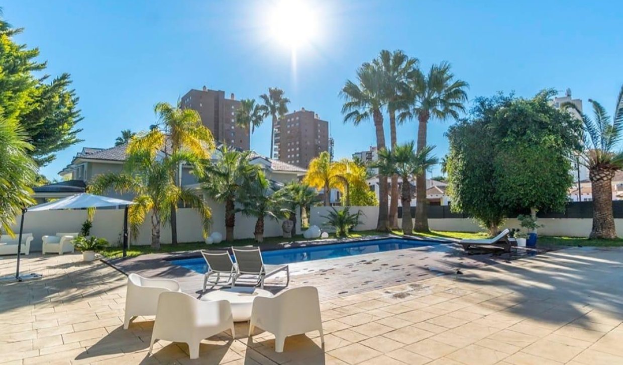 Resale - Villa - Orihuela Costa - Campoamor