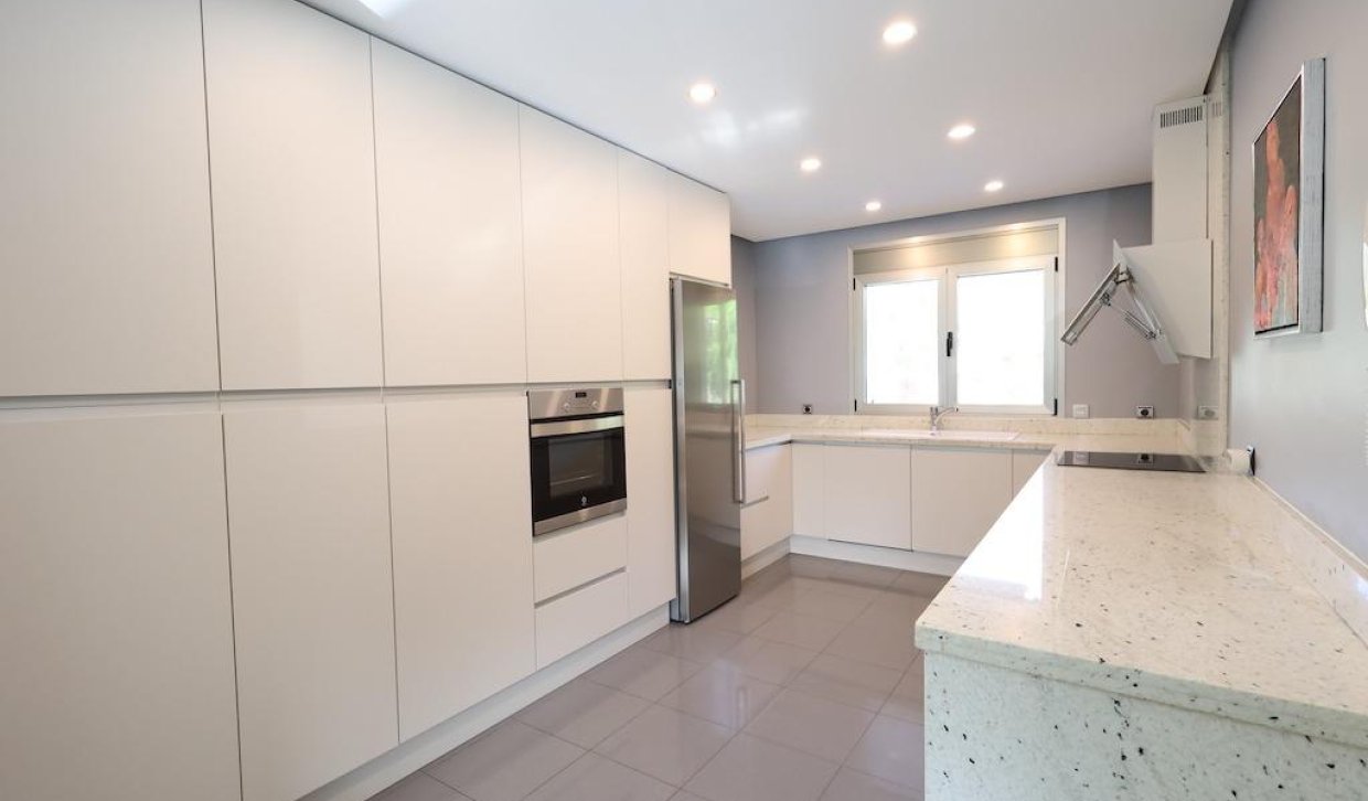 Resale - Villa - Orihuela Costa - Campoamor