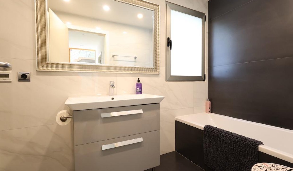 Resale - Villa - Orihuela Costa - Campoamor