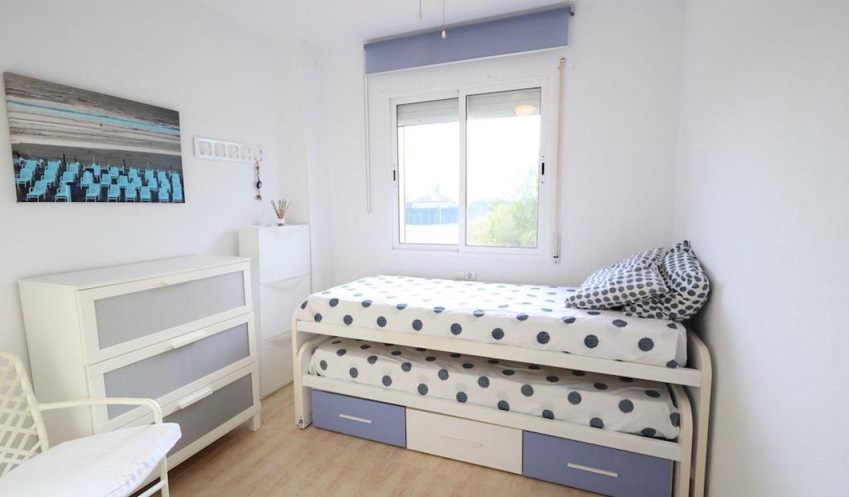 Resale - Apartment  - Orihuela Costa - Campoamor