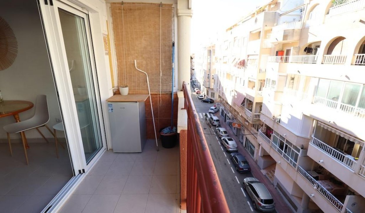 Odsprzedaż - Mieszkanie w bloku - Torrevieja - Centro