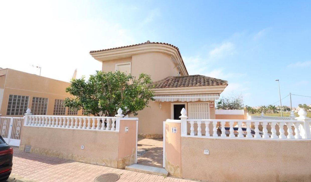Resale - Chalet - Torrevieja - Los Balcones - Los Altos del Edén