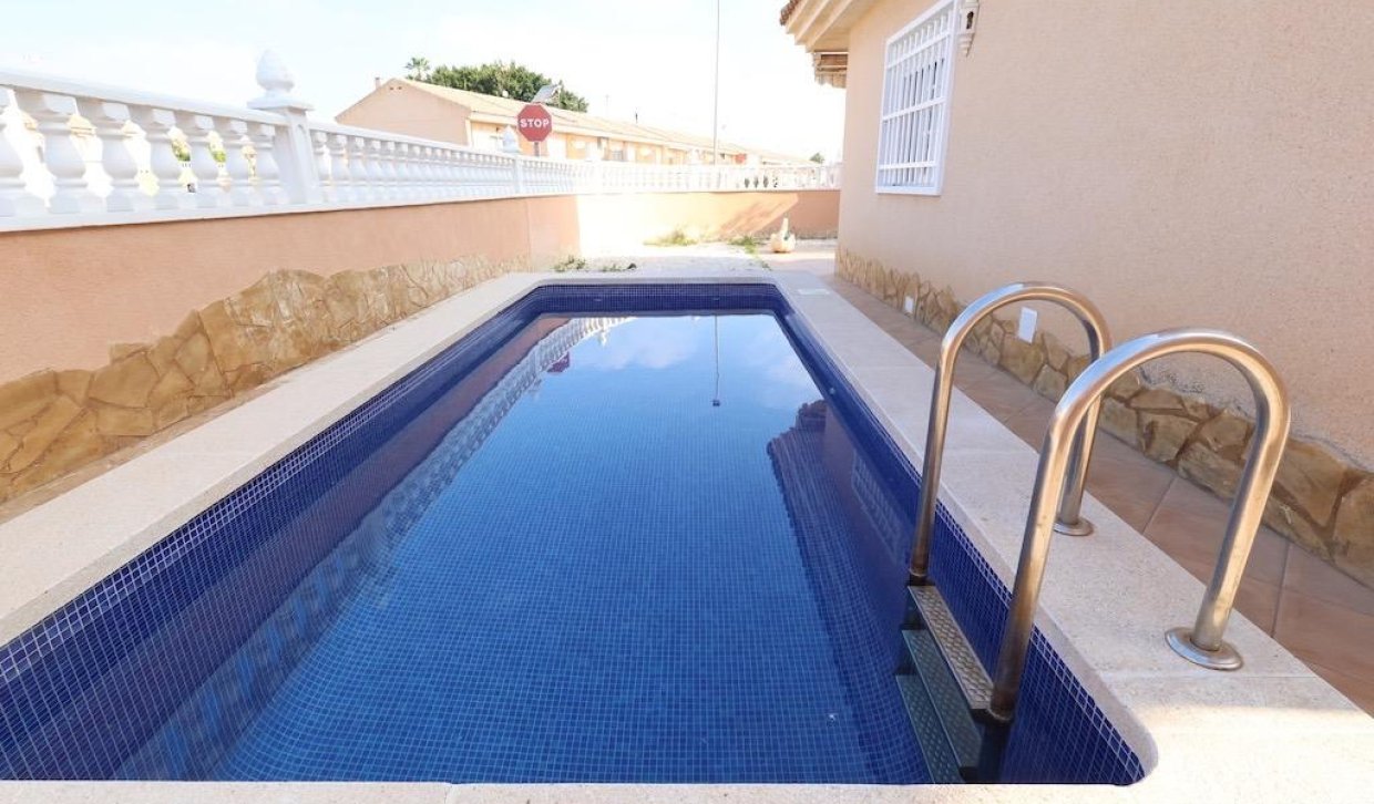 Resale - Chalet - Torrevieja - Los Balcones - Los Altos del Edén