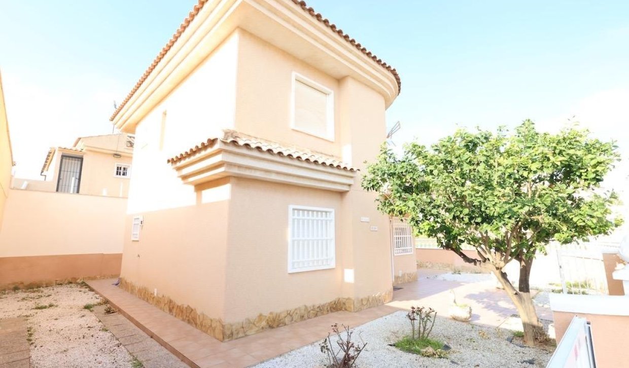 Resale - Chalet - Torrevieja - Los Balcones - Los Altos del Edén