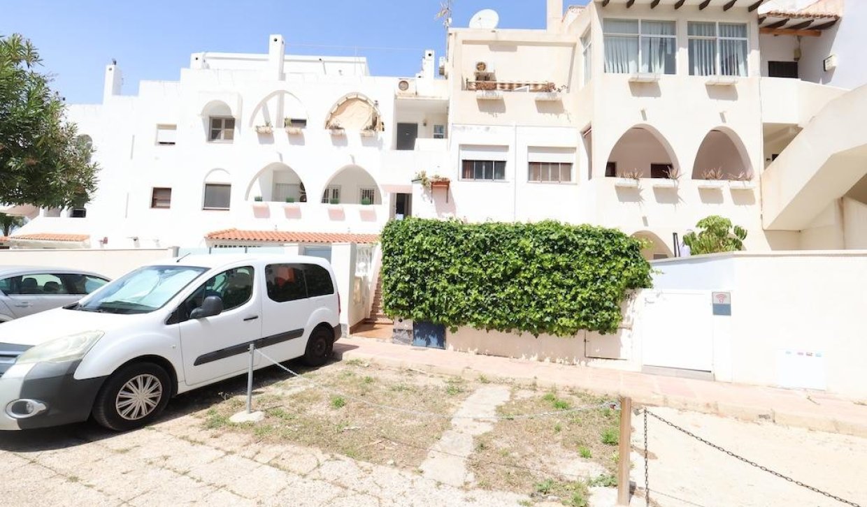 Resale - Upper floor bungalow - Orihuela Costa - La Zenia