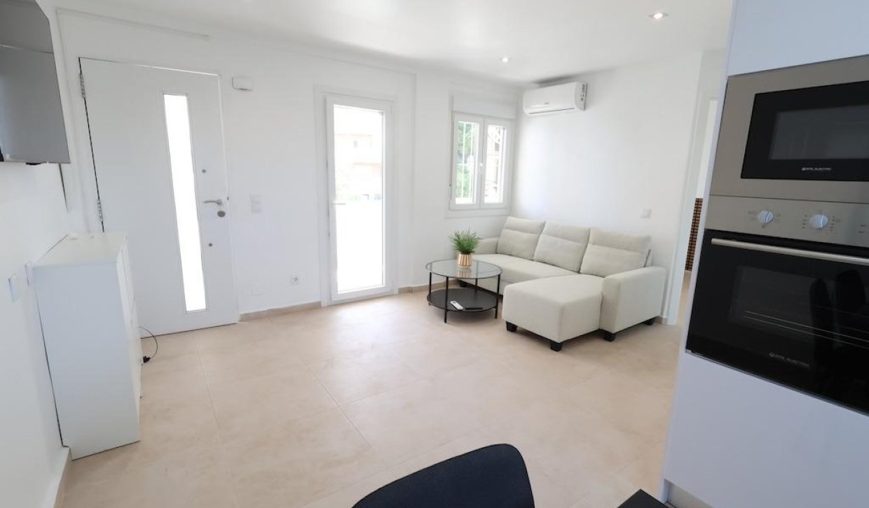 Resale - Upper floor bungalow - Orihuela Costa - La Zenia